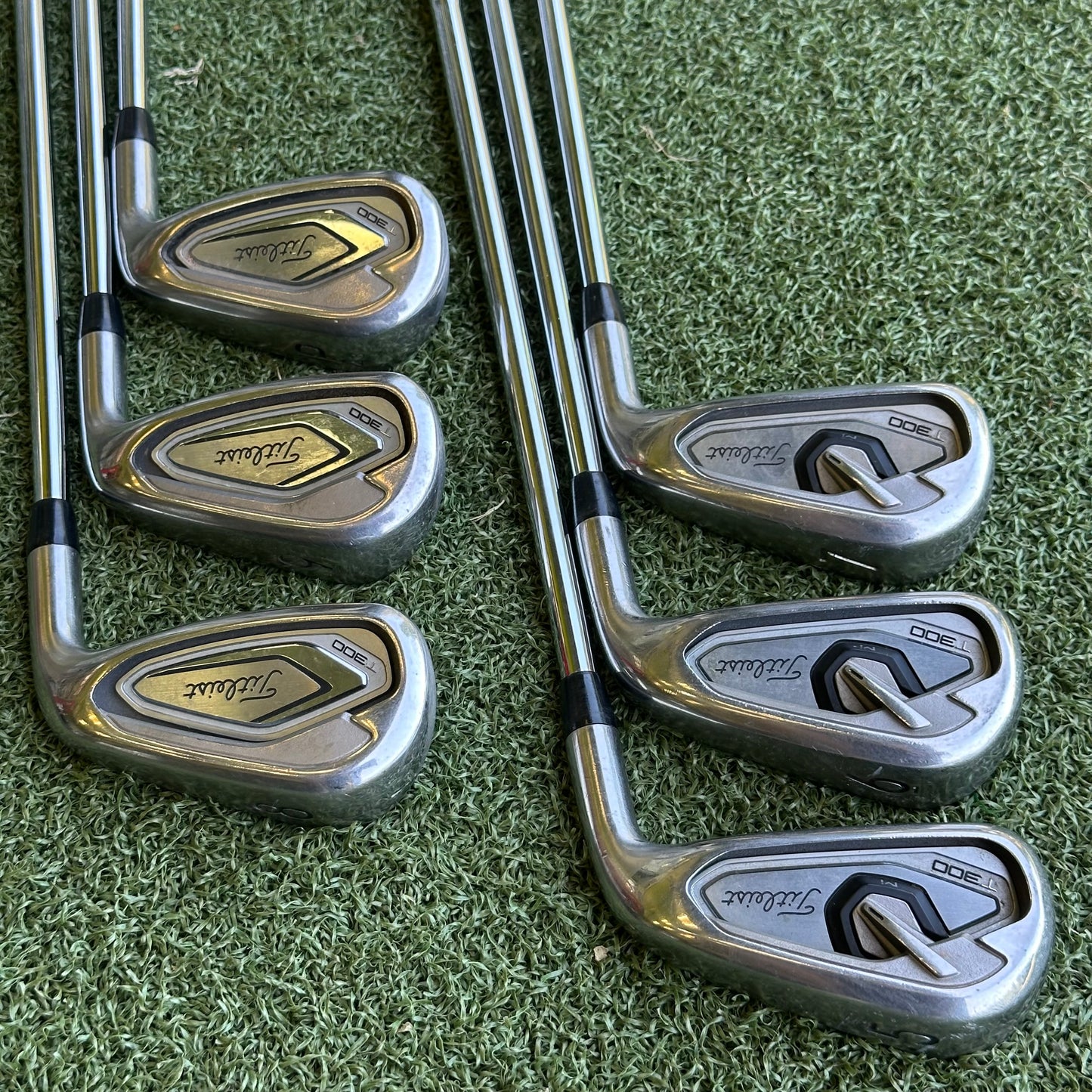 Titleist T300 (2019) Iron Set / 5-PW / Regular Flex