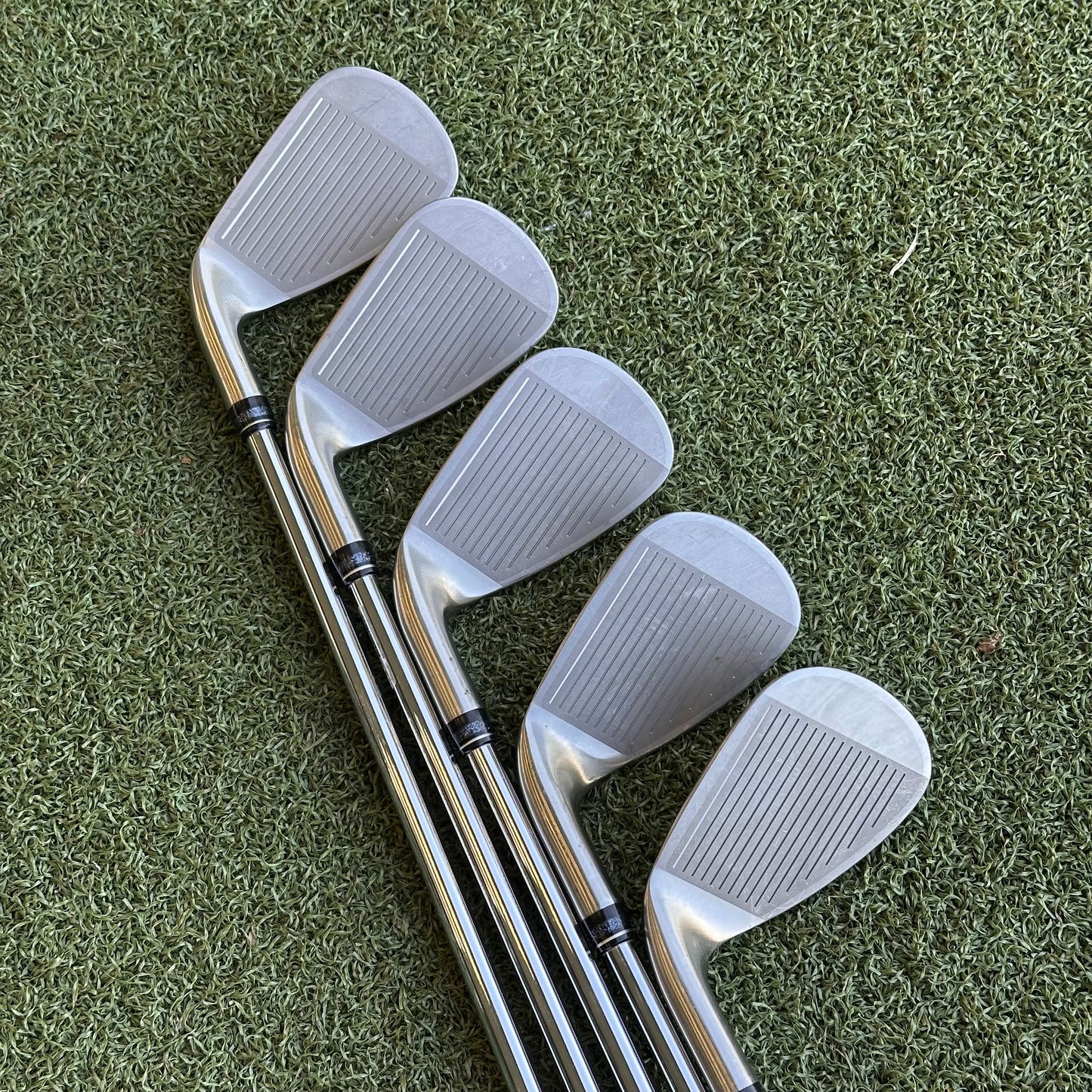XXIO Eleven Golf Iron Set / 6-PW / Regular Flex