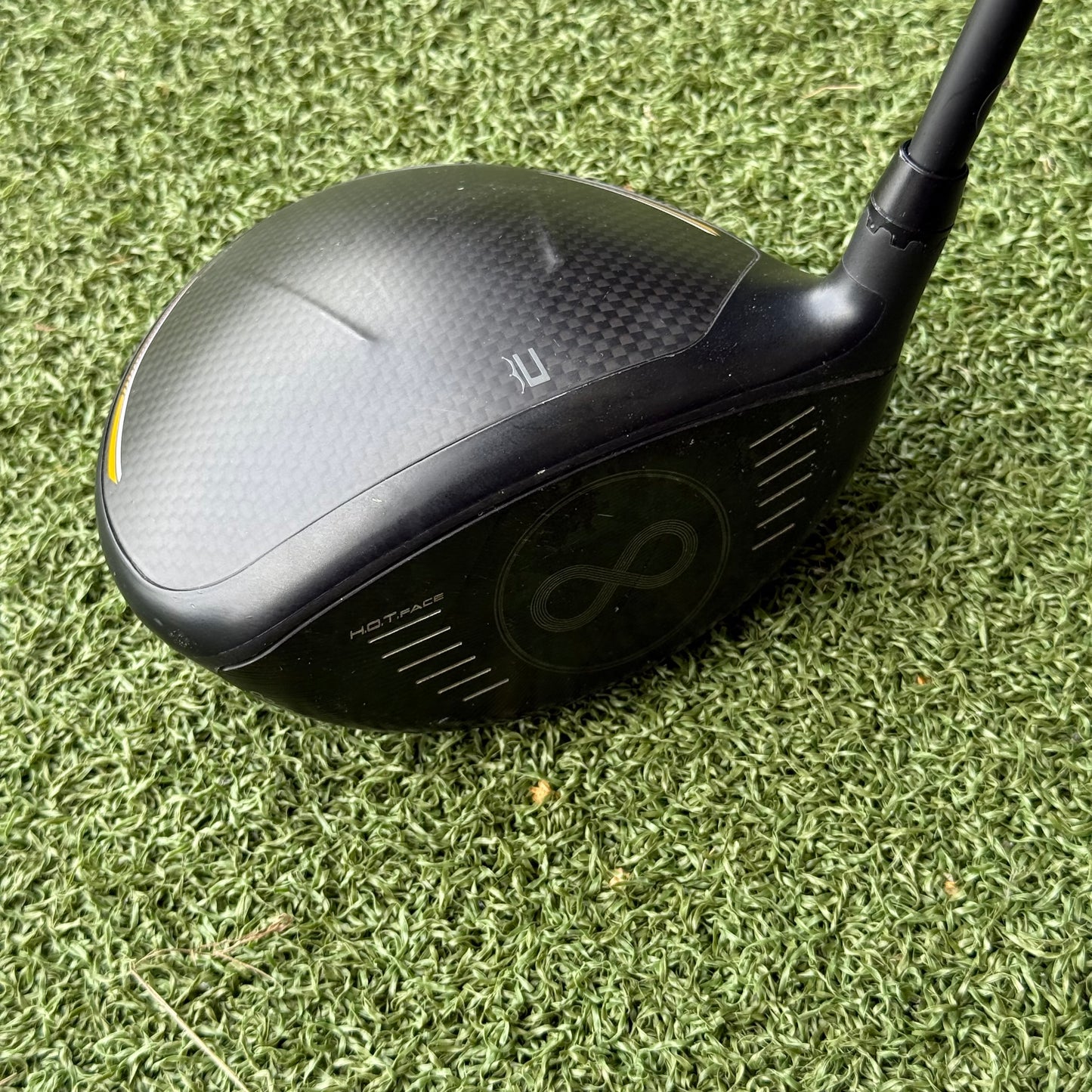 Cobra KING LTDx Golf Driver / 9 Degree / Stiff Flex