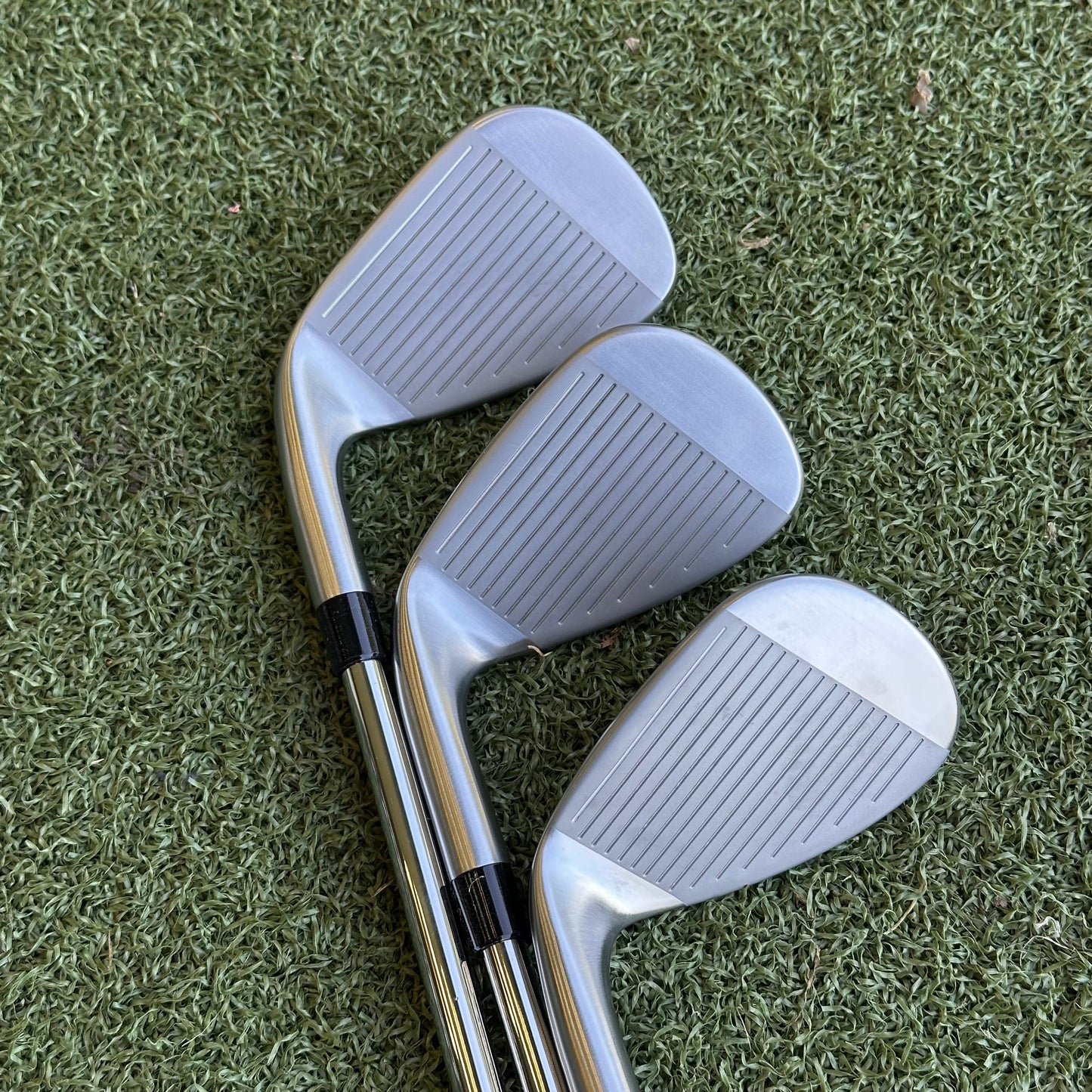 TaylorMade Qi Golf Iron Set / 5-PW + SW / Regular Flex