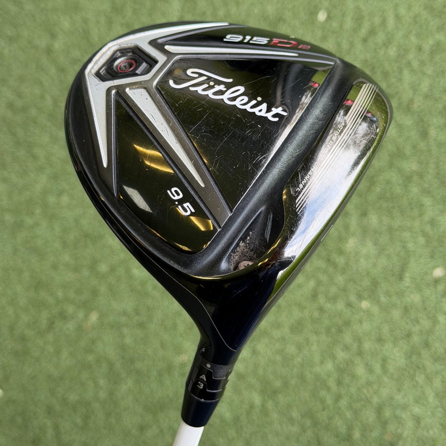 Titleist 915D2 Golf Driver / 9.5 Degree / Stiff Flex