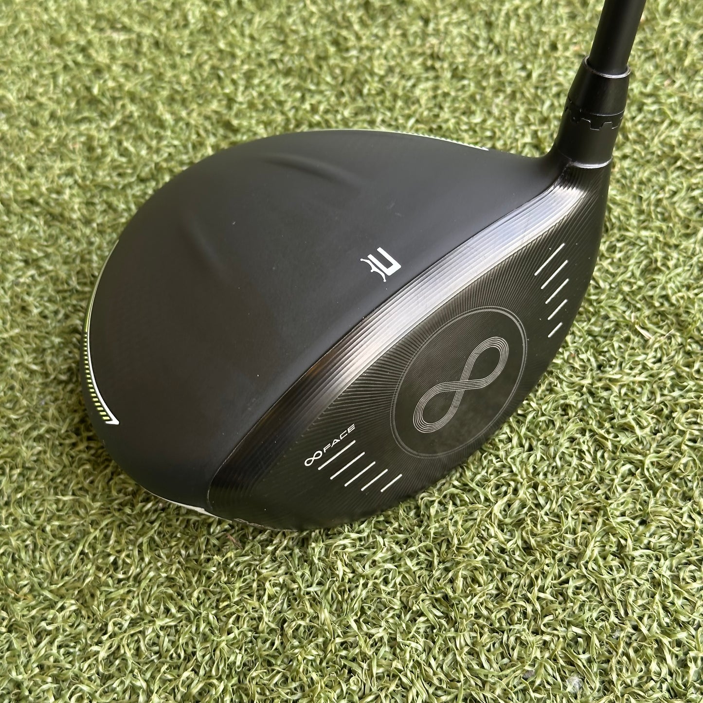 Cobra King RadSpeed Golf Driver / 10.5 Degree / Regular Flex