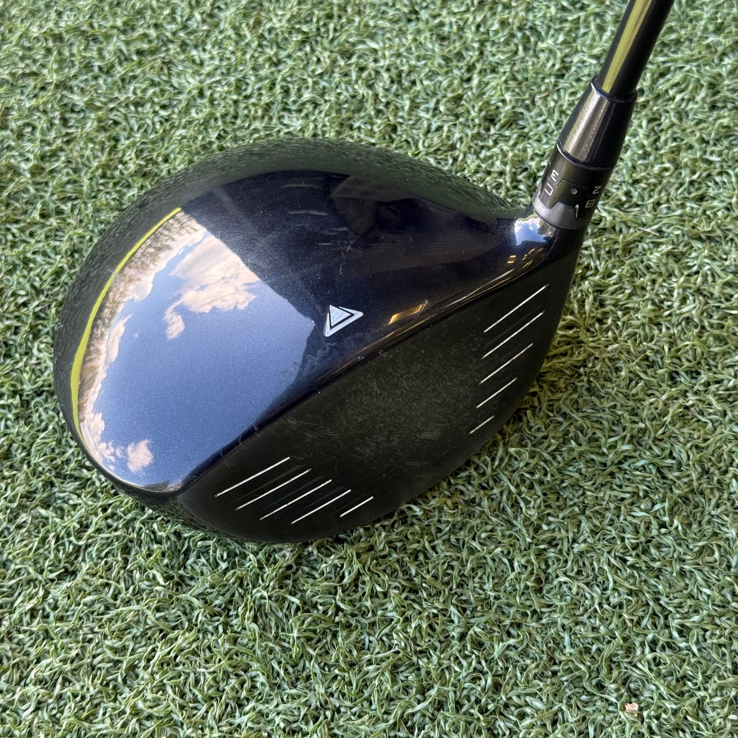 Titleist 915 D2 Golf Driver / 9.5 Degree / Stiff Flex
