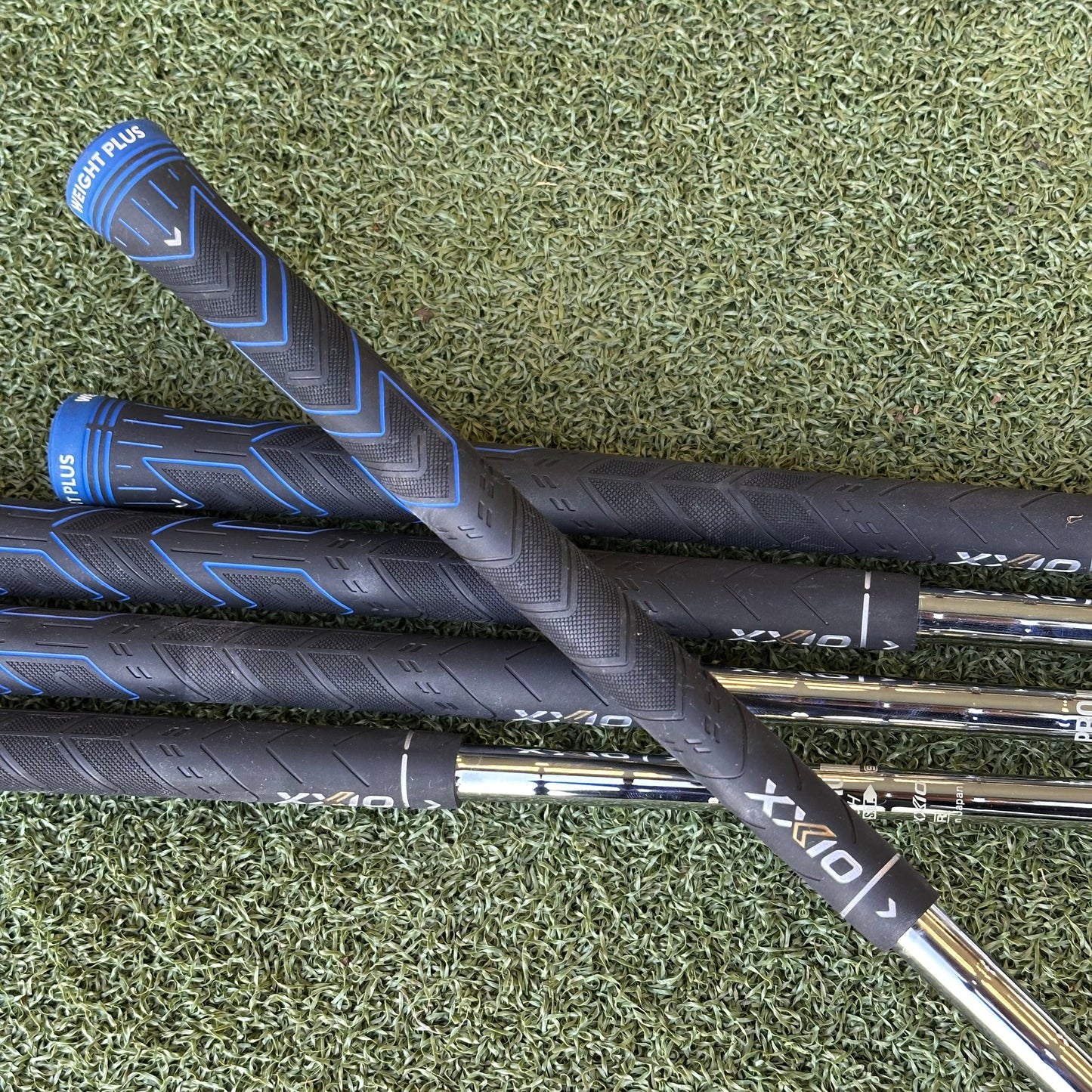 XXIO Eleven Golf Iron Set / 6-PW / Regular Flex