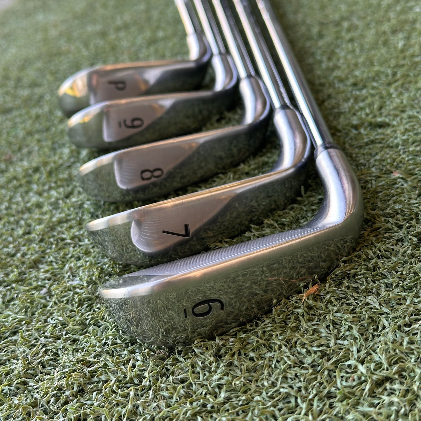 XXIO Eleven Golf Iron Set / 6-PW / Regular Flex