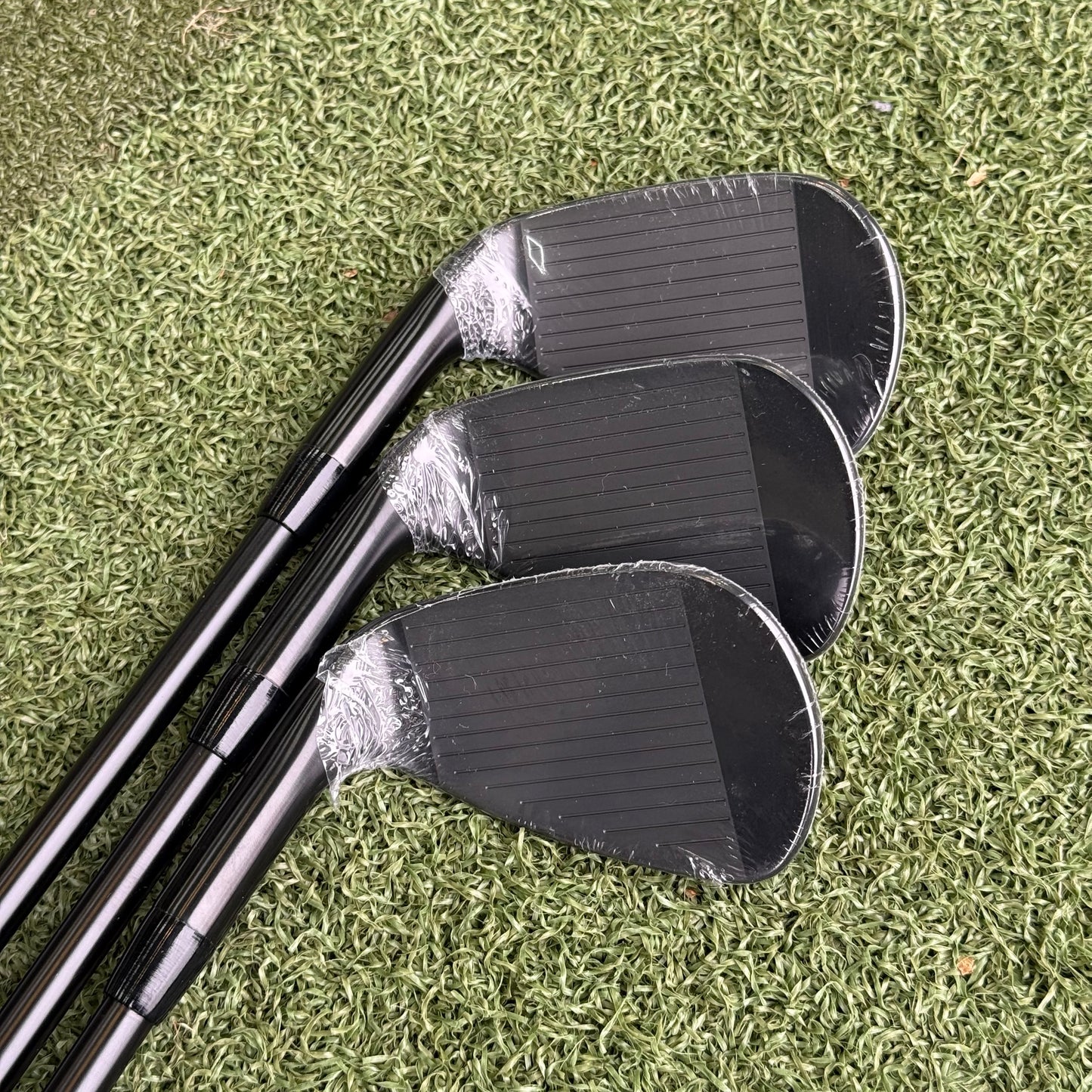 Titleist T200 Black Limited Edition Iron Set / 5-PW+48 / Stiff Flex