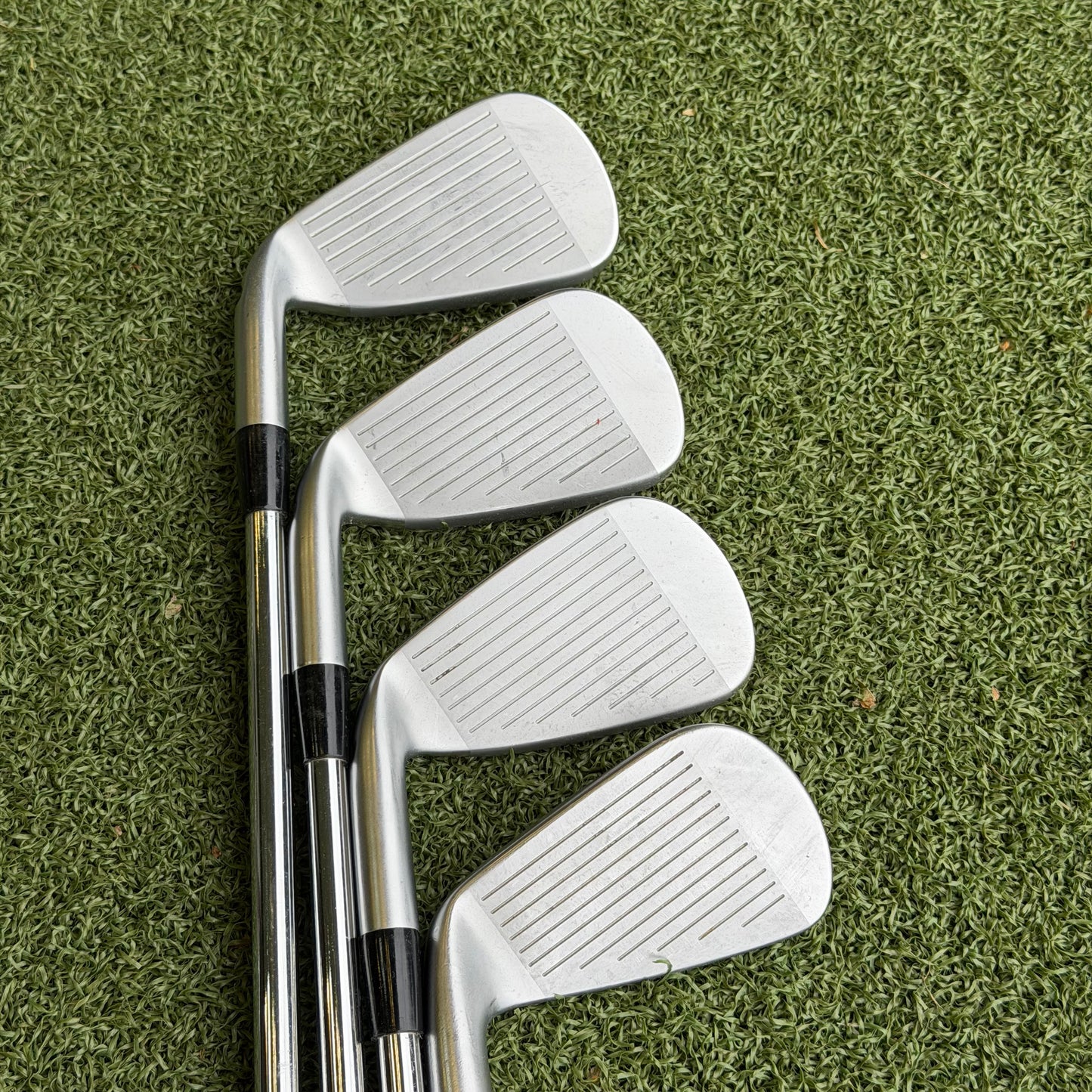 Mizuno JPX 900 Forged Hot Metal Combo Iron Set / 4-PW / Regular Flex