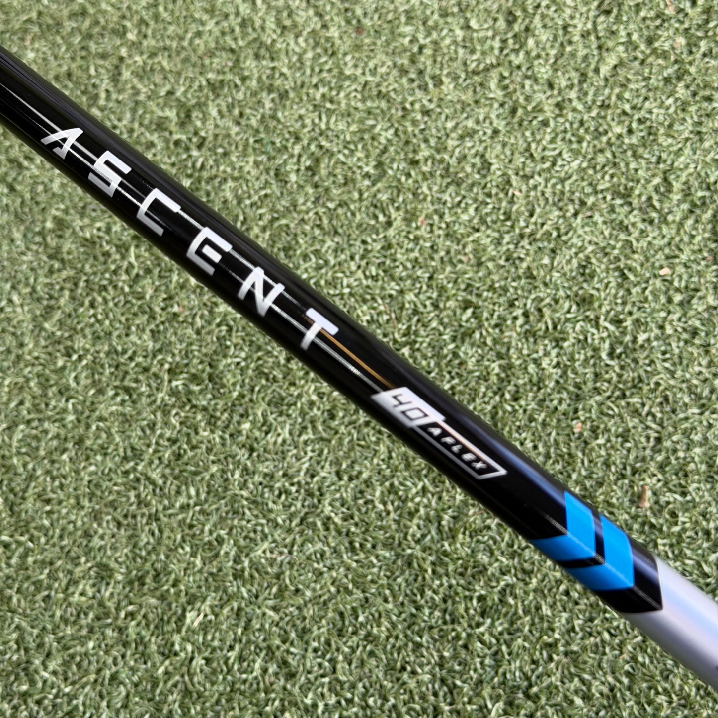 Cleveland Hi Bore XL Lite Golf Driver / 9-12 Degree / Senior Flex