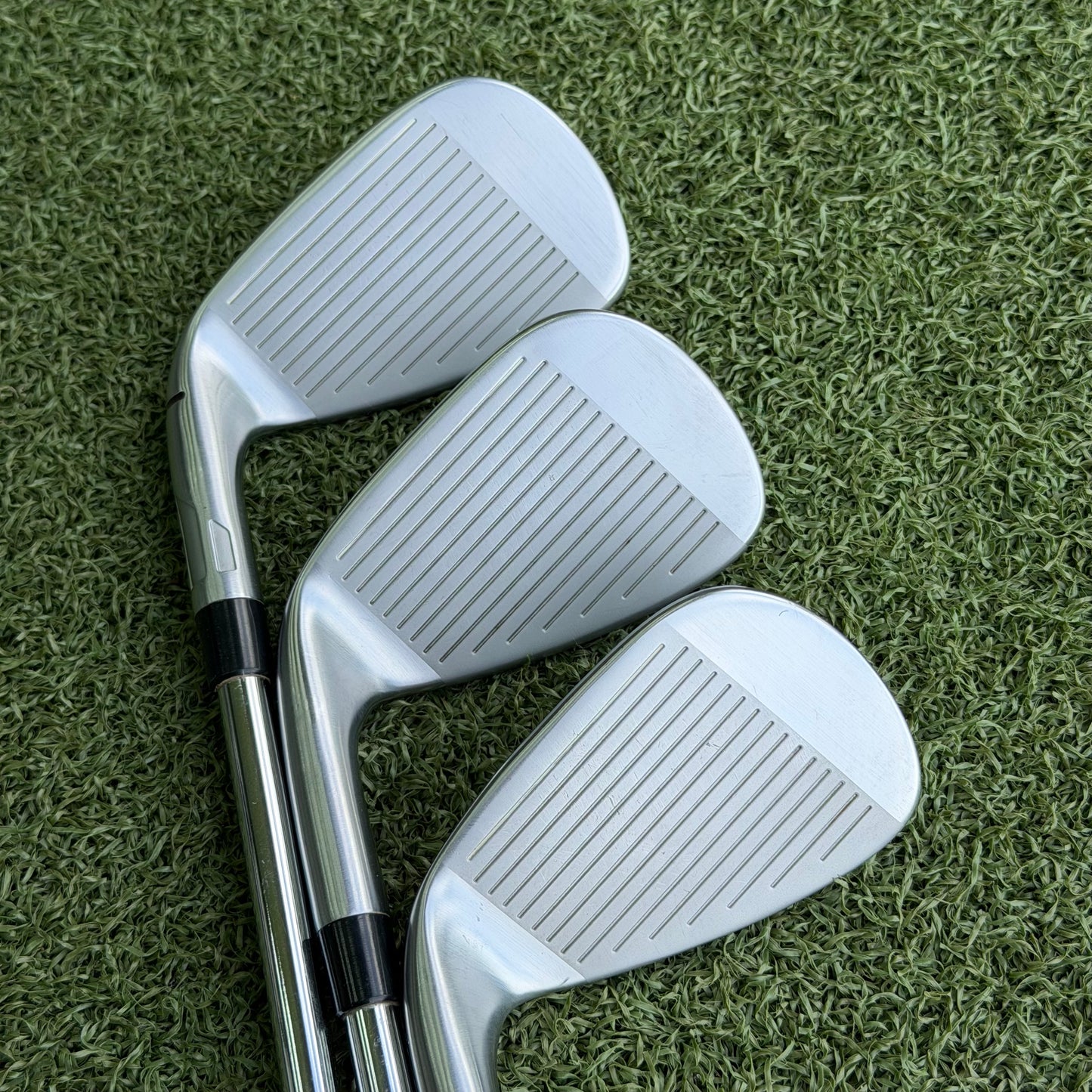 TaylorMade Qi HL Golf Iron Set / 5-PW / Regular Flex