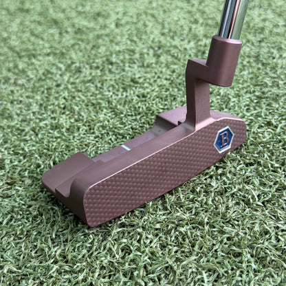 Bettinardi 2025 Queen B #8 Putter / 35 Inch - Pre Owned Golf 