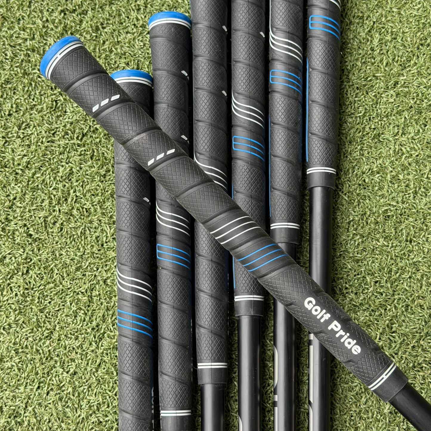 PING G425 Golf Iron Set / 4-PW / Graphite Regular Flex