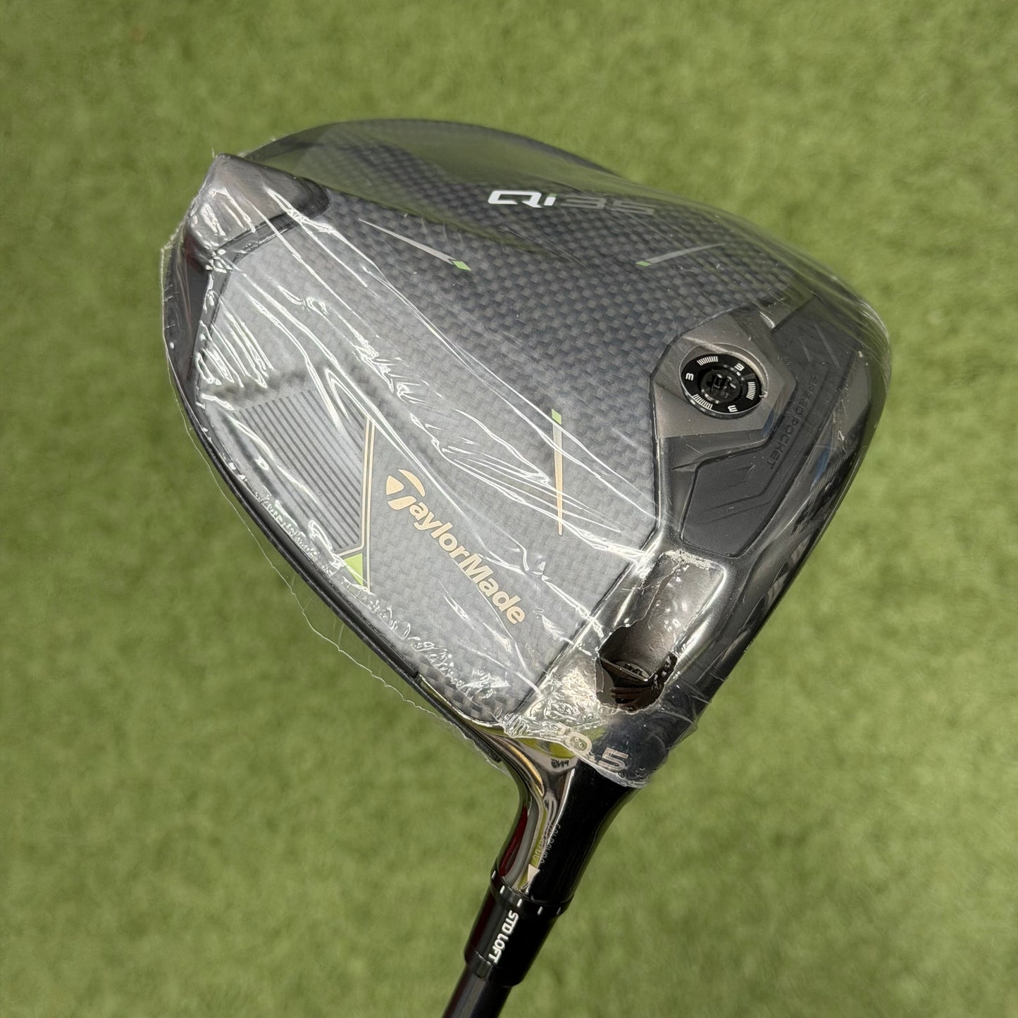 TaylorMade Qi35 Golf Driver / 10.5 Degree / Regular Flex