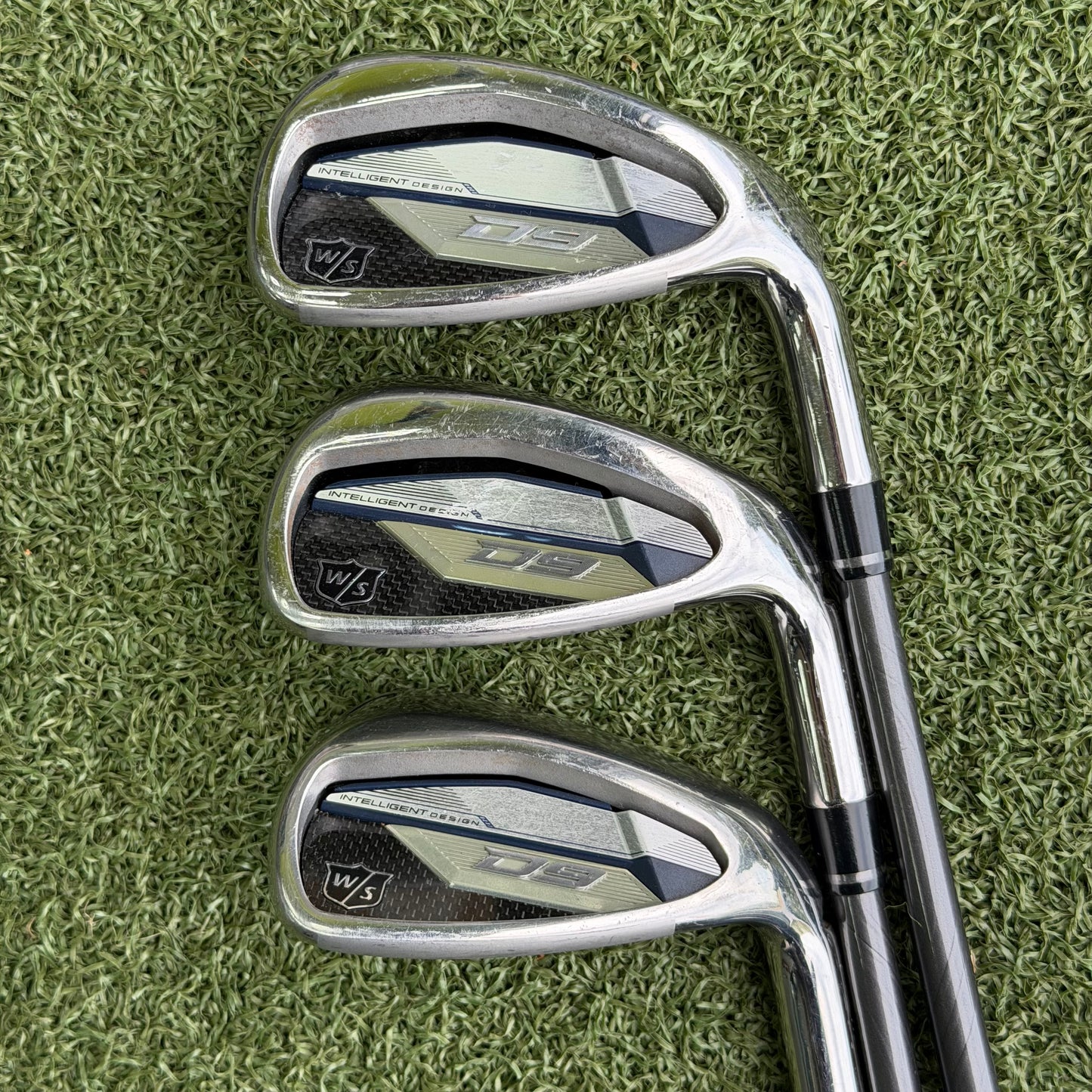 Wilson Staff D9 Golf Iron Set / 5-PW+SW / Regular Flex Graphite Shafts - Pre Owned Golf 