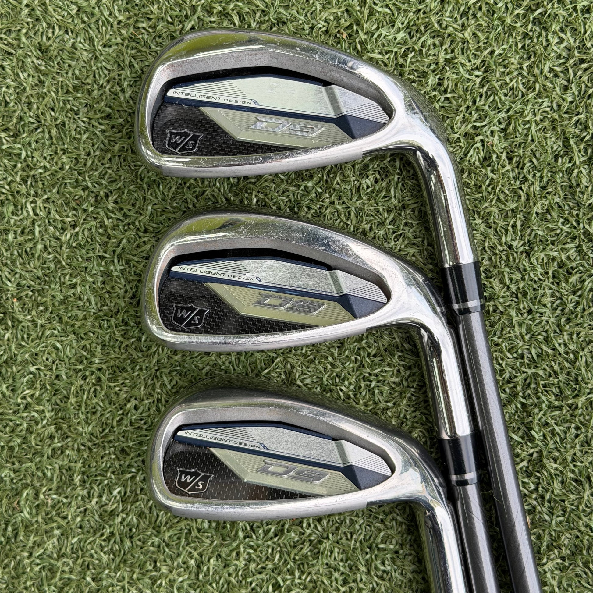 Wilson Staff D9 Golf Iron Set / 5-PW+SW / Regular Flex Graphite Shafts - Pre Owned Golf 