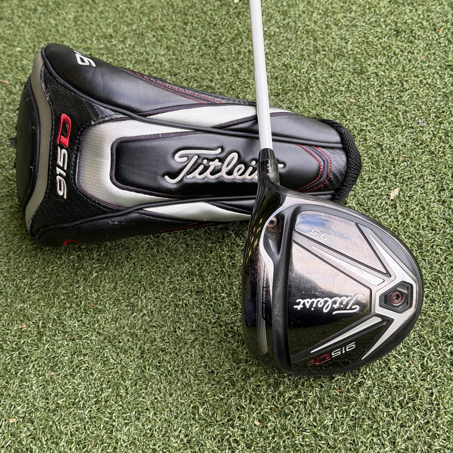 Titleist 915D2 Golf Driver / 9.5 Degree / Stiff Flex