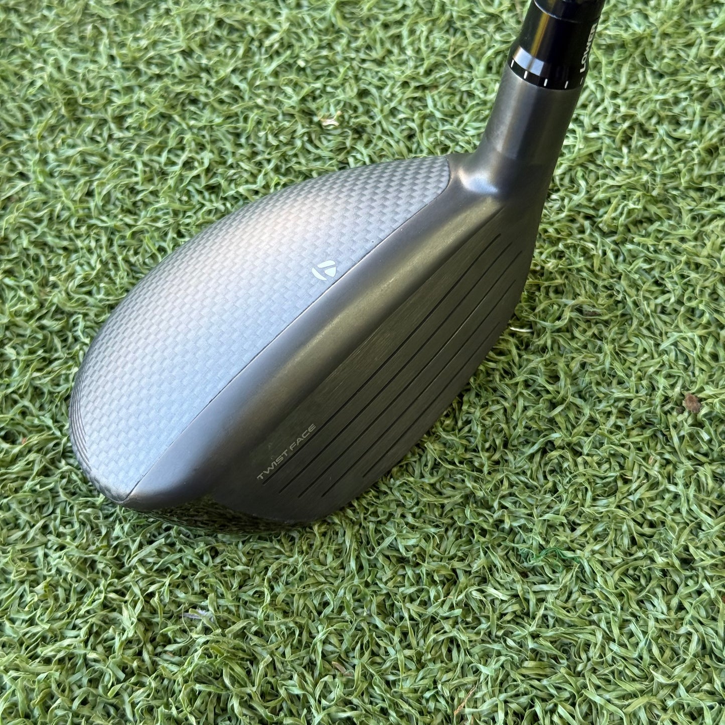 TaylorMade Qi35 #4 Hybrid / 22 Degree / Regular Flex