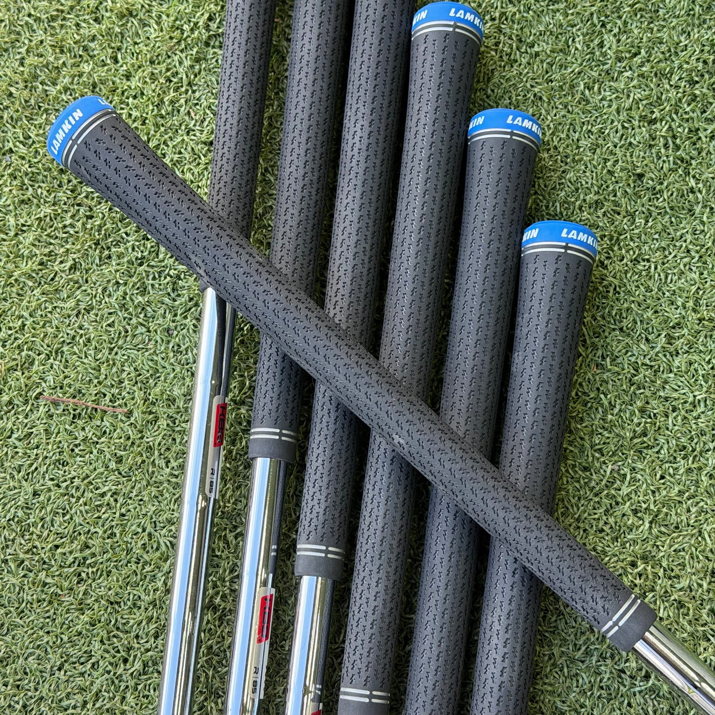 TaylorMade Qi Golf Iron Set / 5-PW + SW / Regular Flex