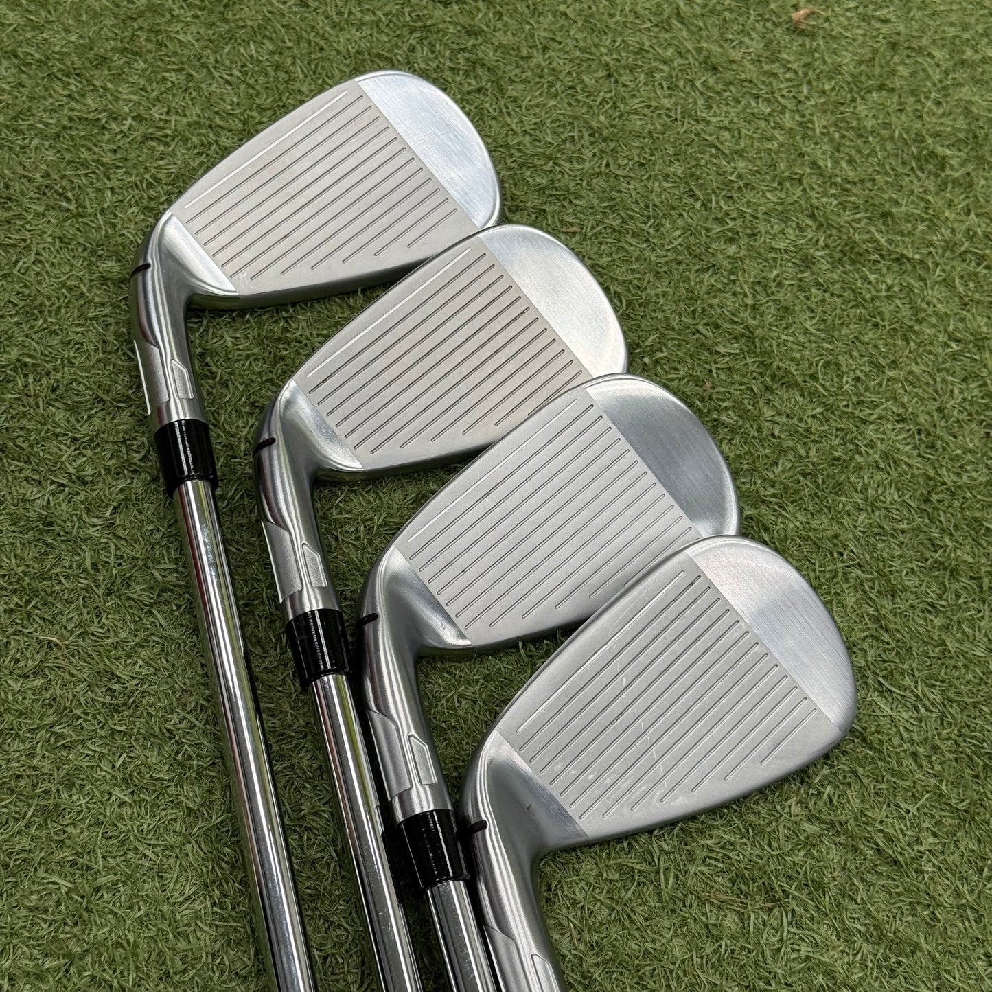 TaylorMade Qi Iron Set / 5-AW / Stiff Flex