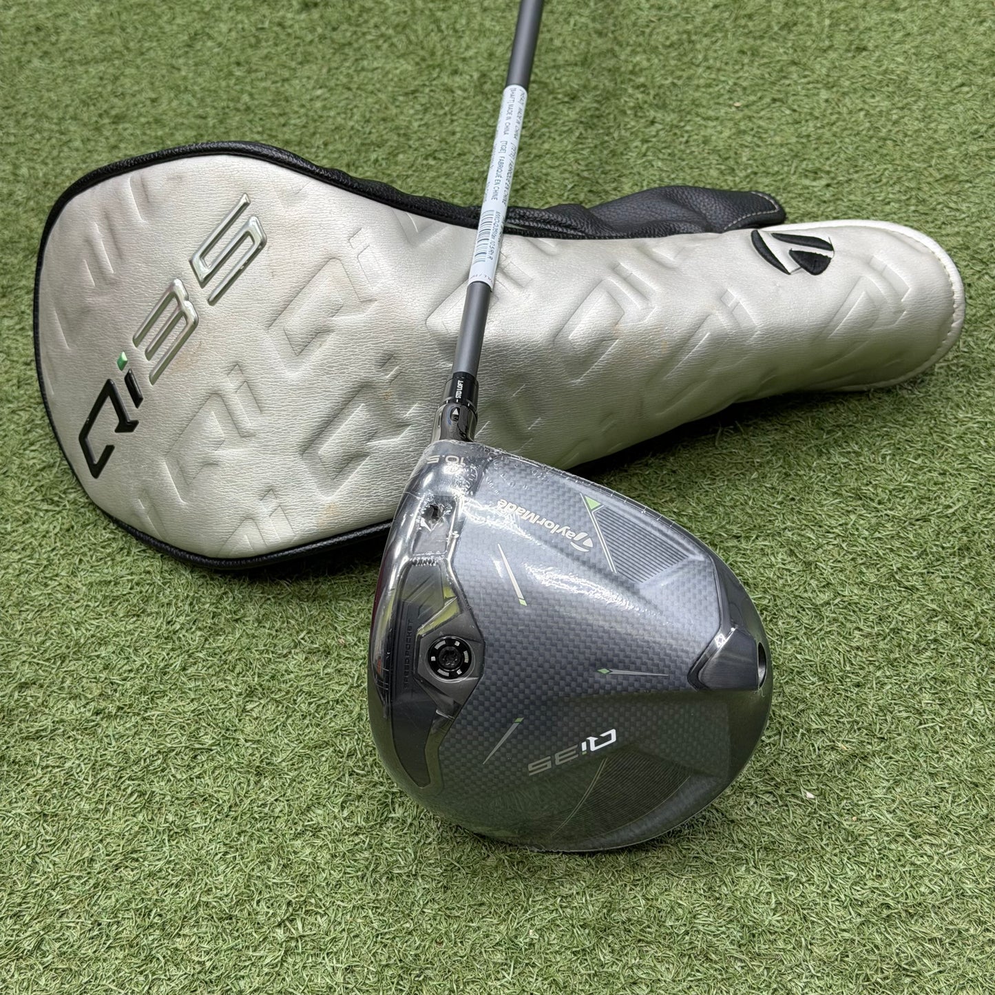 TaylorMade Qi35 Golf Driver / 10.5 Degree / Regular Flex