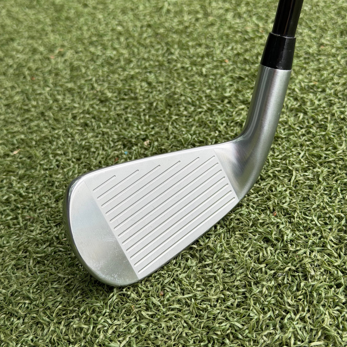 Titleist T250U #4 Utility Iron / 22 Degree / Regular Flex HZRDUS RDX Smoke