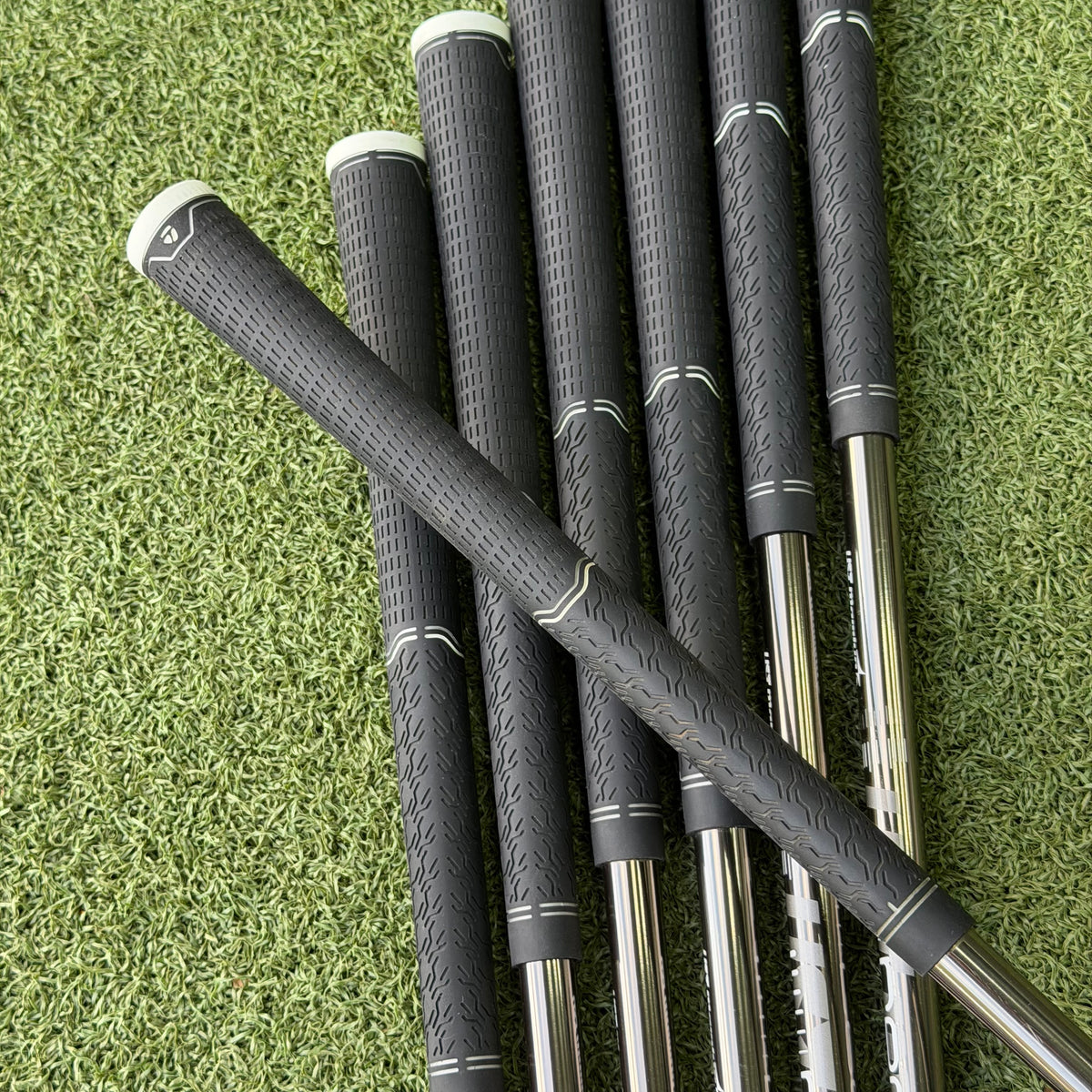 TaylorMade M CGB (2017) Iron Set / 5-SW / Regular Flex Graphite Shafts