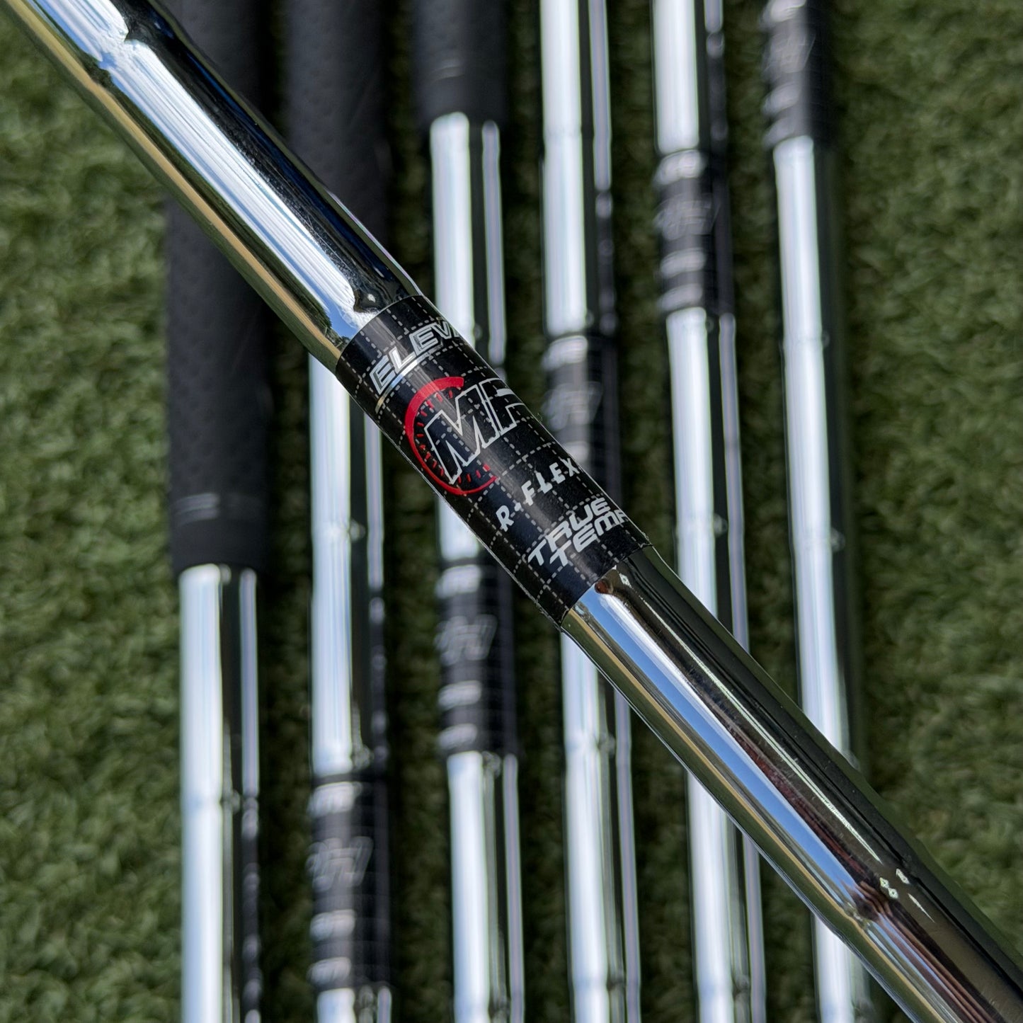 Callaway Rogue ST Max Golf Iron Set / 5-PW+SW / Regular Flex