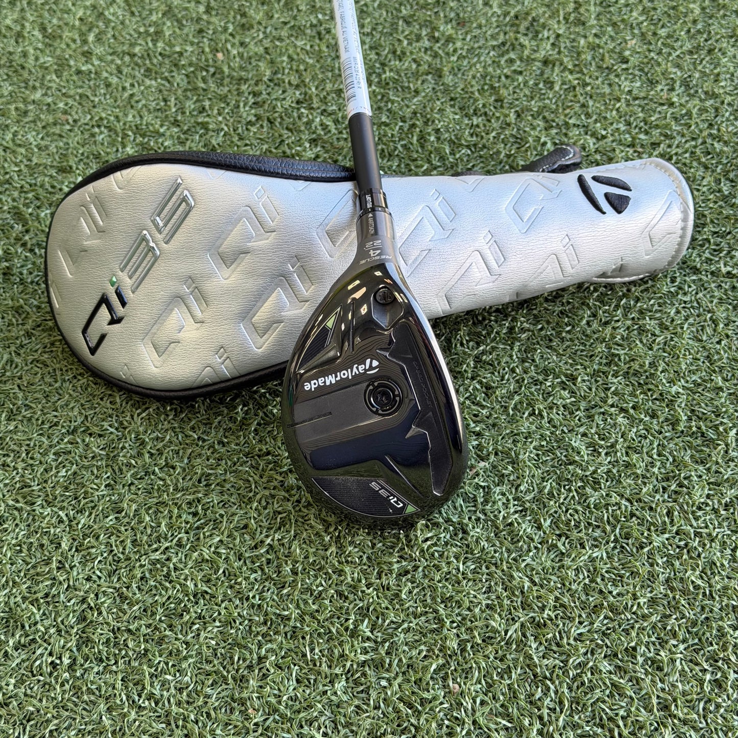 TaylorMade Qi35 #4 Hybrid / 22 Degree / Regular Flex / Left Handed