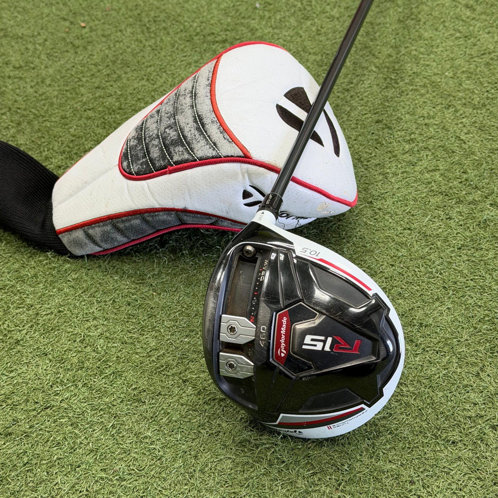 TaylorMade R15 Golf Driver / 10.5 Degree / Regular Flex - Pre Owned Golf 