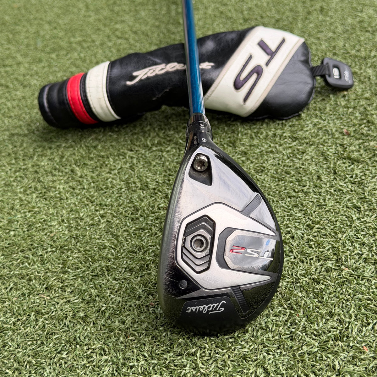Titleist TS2 #3 Hybrid / 19 Degree / X-Stiff Flex Even Flow