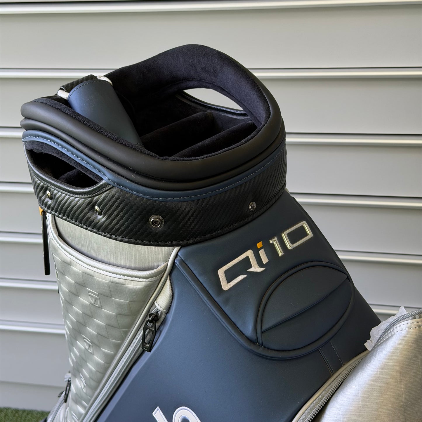TaylorMade Qi10 Tour Golf Bag