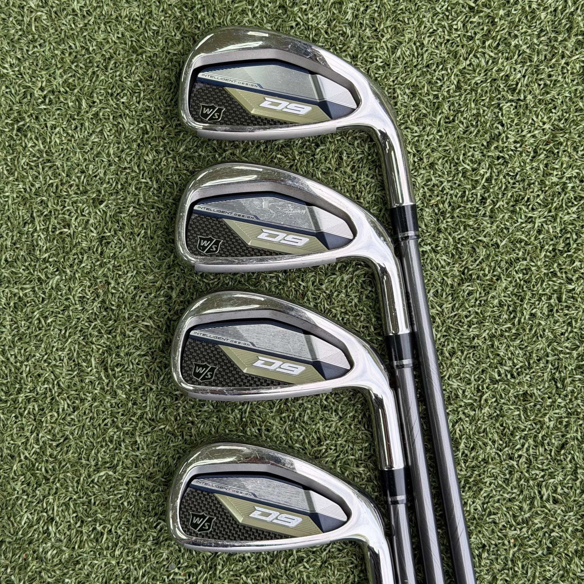 Wilson Staff D9 Golf Iron Set / 5-PW+SW / Regular Flex Graphite Shafts - Pre Owned Golf 