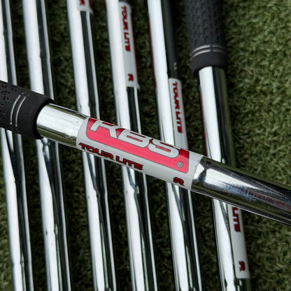 TaylorMade Qi Golf Iron Set / 5-PW + AW / Regular Flex - Pre Owned Golf 