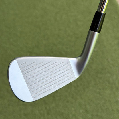 Mizuno JPX 925 Forged #4 Iron / 21 Degree / Regular Flex - Pre Owned Golf 