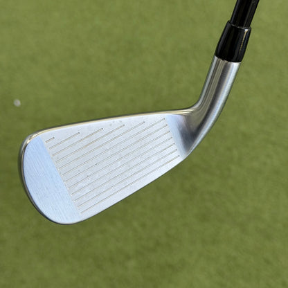 Titleist U505 #4 Utility Iron / 22 Degree / Regular Flex - Pre Owned Golf 