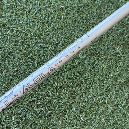 Titleist 915D3 Golf Driver / 9.5 Degree / Stiff Flex