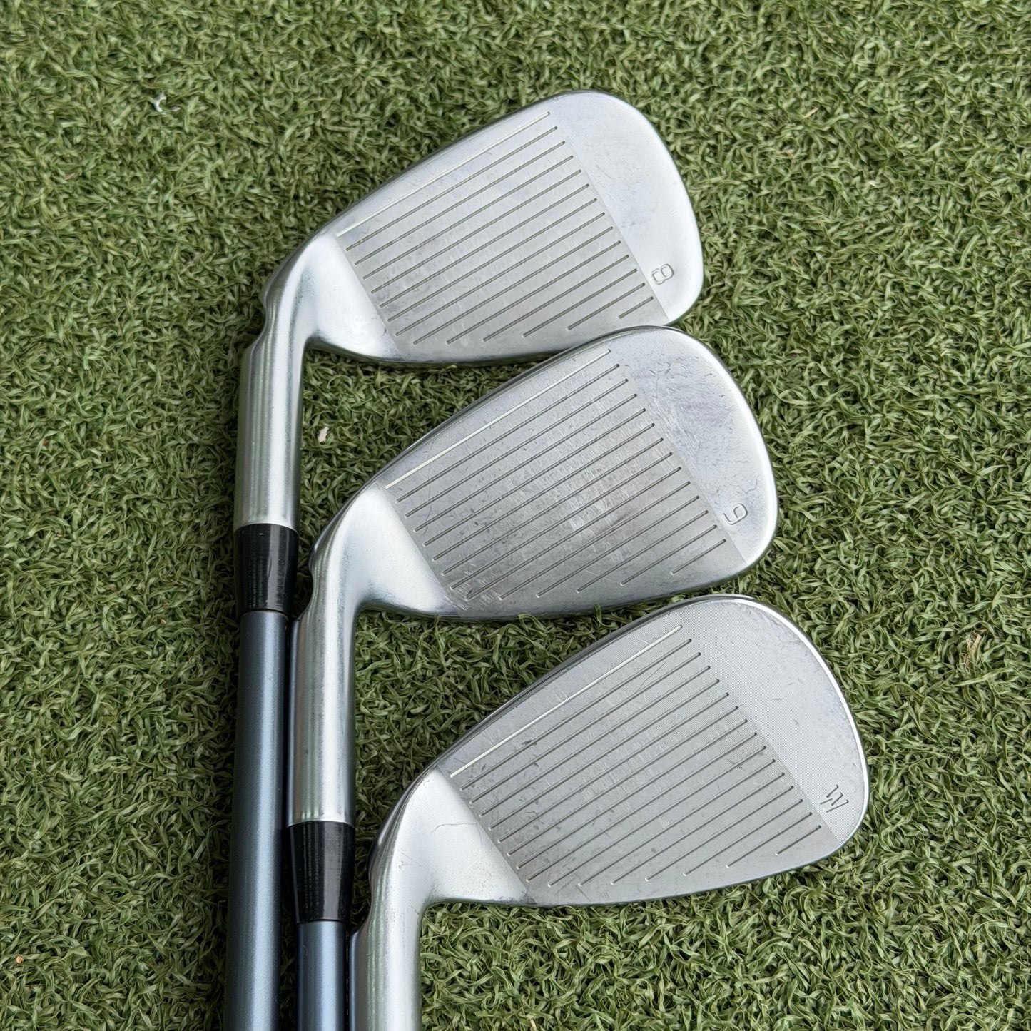 PING G425 Golf Iron Set / 4-PW / Graphite Regular Flex
