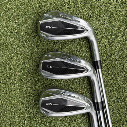 TaylorMade Qi Golf Iron Set / 5-PW + AW / Regular Flex - Pre Owned Golf 