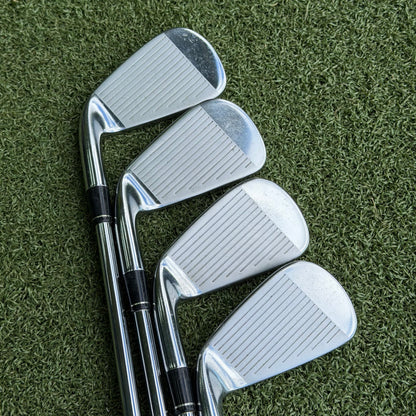TaylorMade R11 Golf Iron Set / 4-PW / Stiff Flex - Pre Owned Golf 