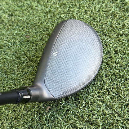 TaylorMade Qi35 #4 Hybrid / 22 Degree / Stiff Flex