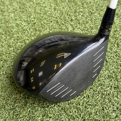 Titleist 915D2 Golf Driver / 9.5 Degree / Stiff Flex