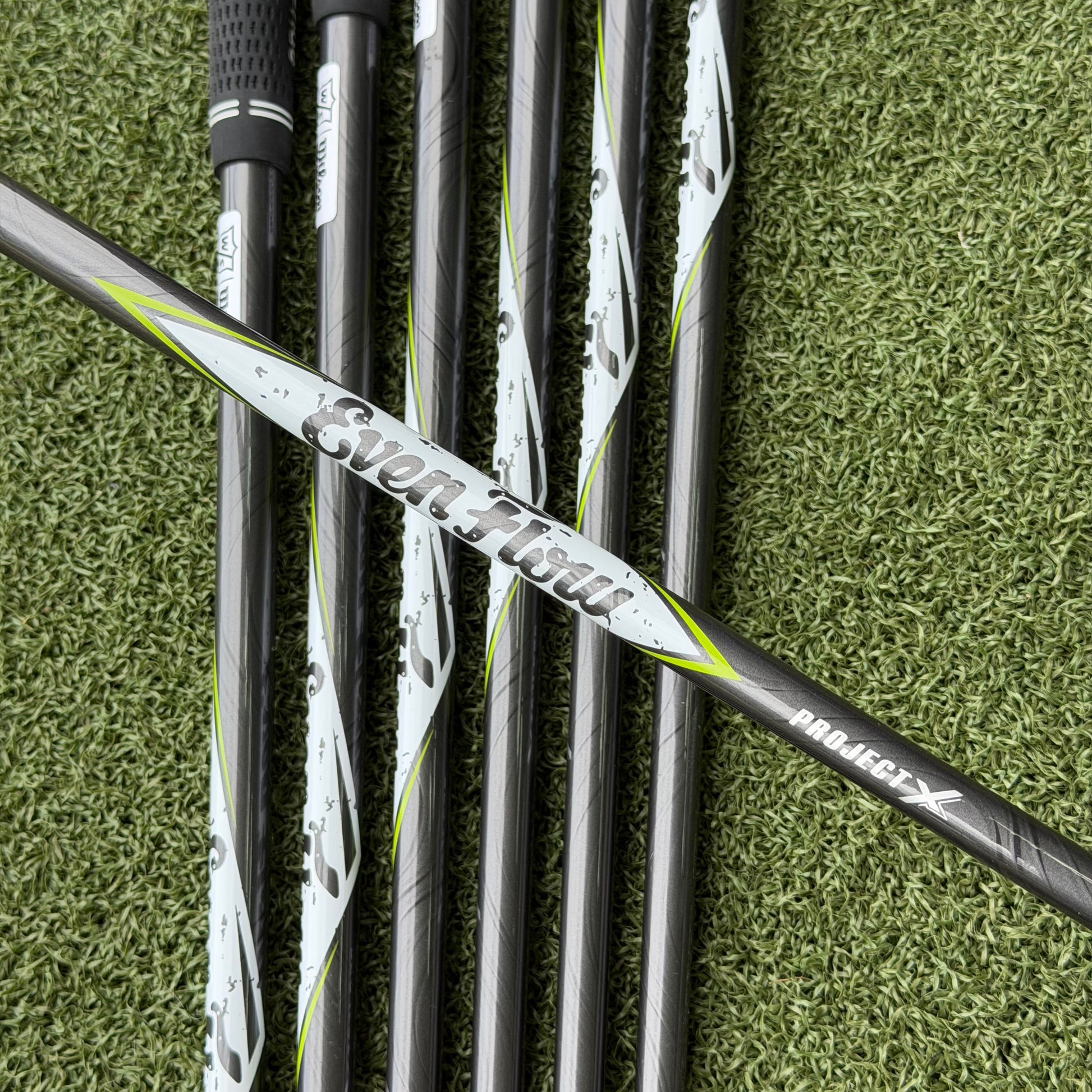 Wilson Staff D9 Golf Iron Set / 5-PW+SW / Regular Flex Graphite Shafts - Pre Owned Golf 