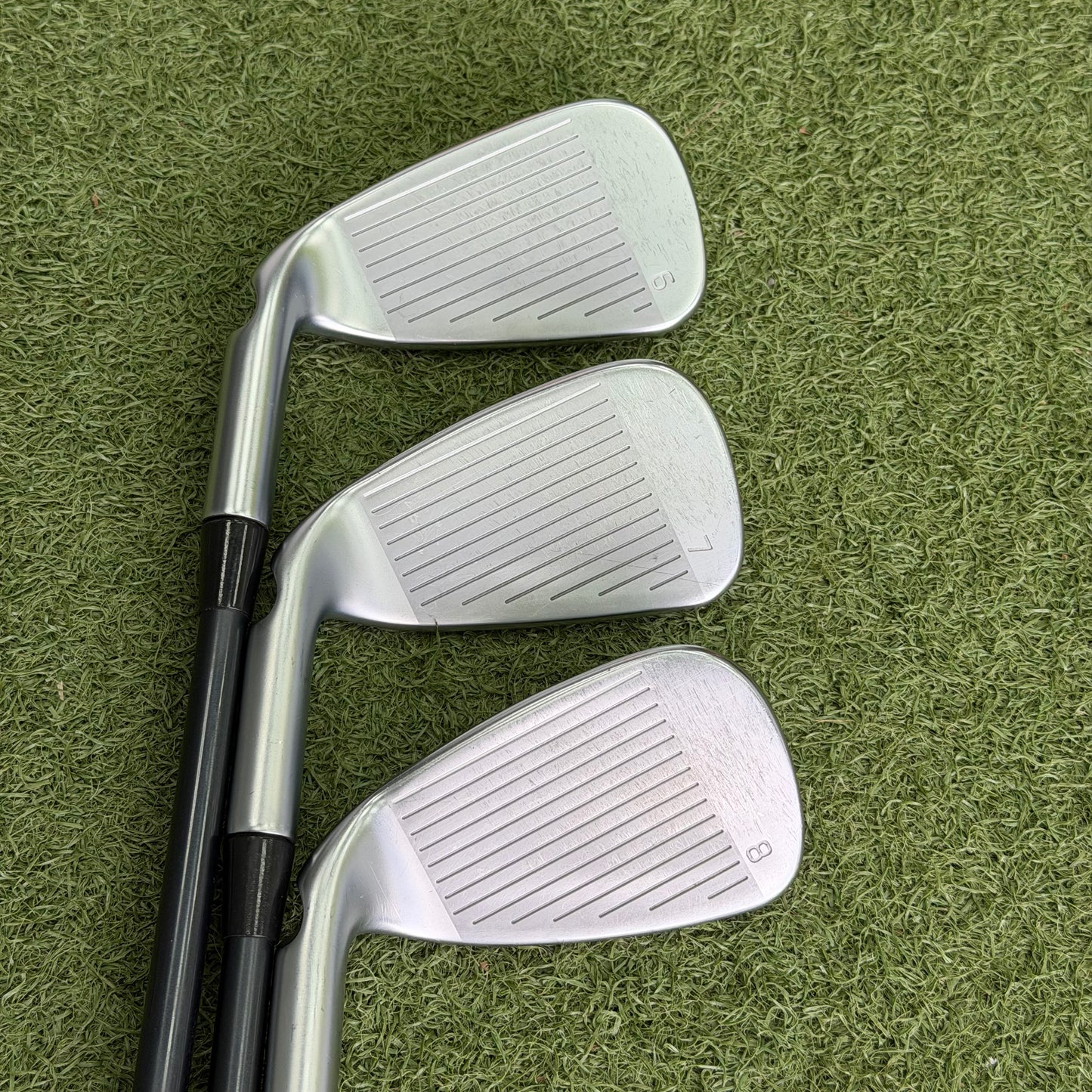 PING G410 Golf Iron Set / 6-PW+UW / Red Dot / Soft Regular Graphite Flex - Pre Owned Golf 