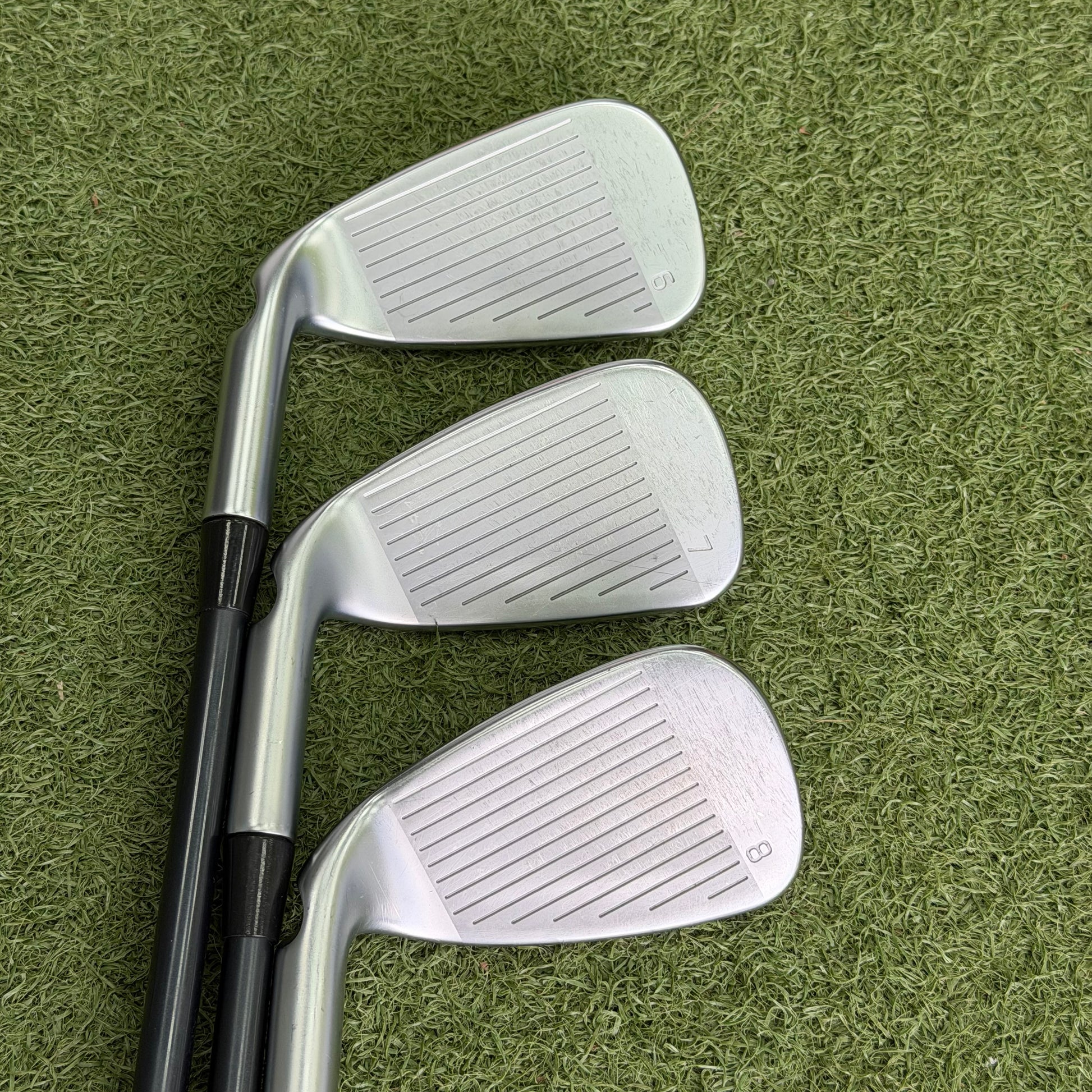 PING G410 Golf Iron Set / 6-PW+UW / Red Dot / Soft Regular Graphite Flex - Pre Owned Golf 