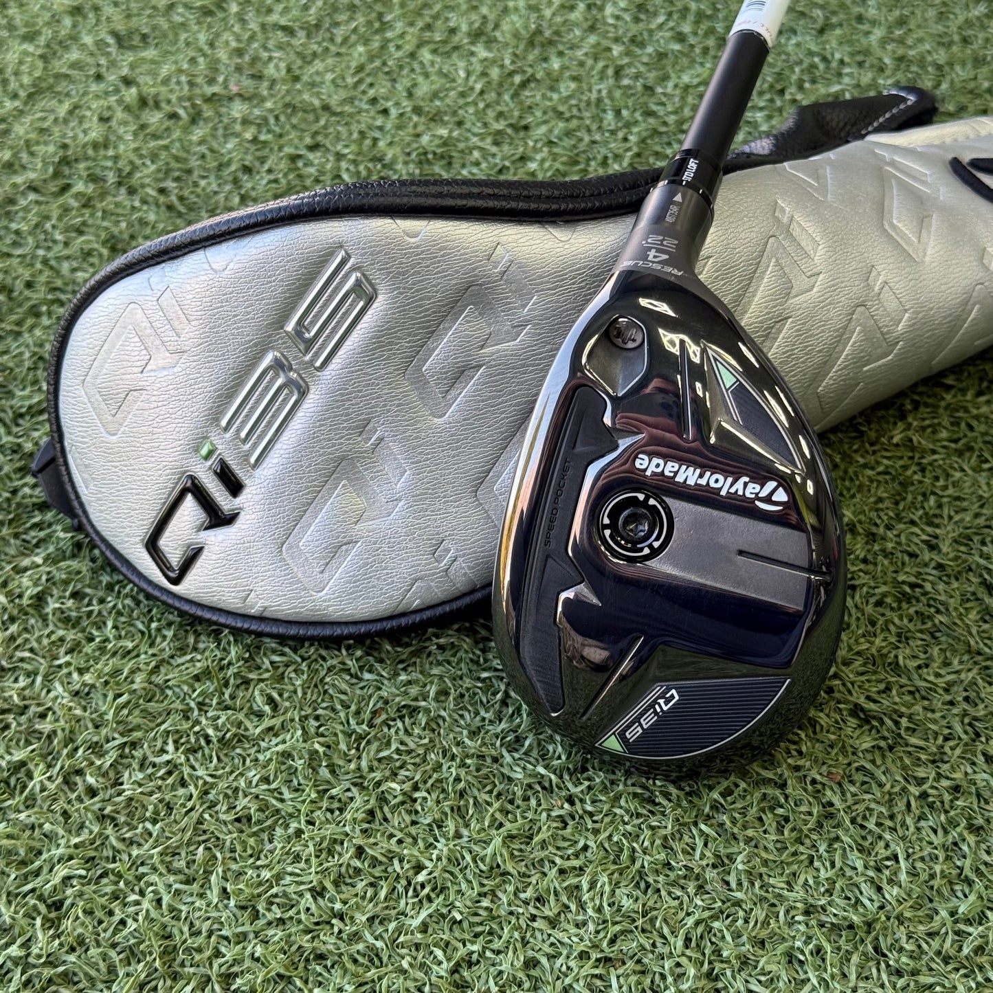 TaylorMade Qi35 #4 Hybrid / 22 Degree / Regular Flex