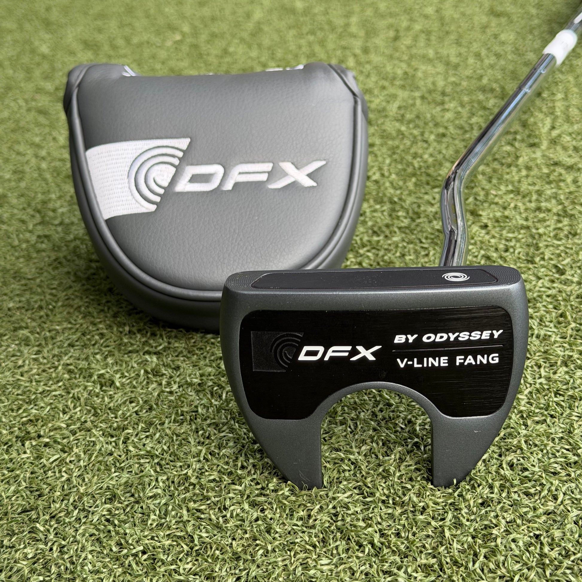 Odyssey DFX V-Line Fang (2025) Golf Putter / 34 Inch - Pre Owned Golf 