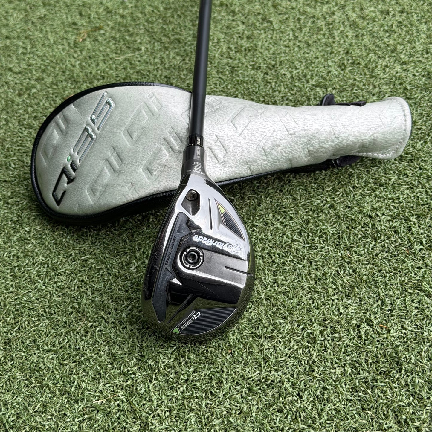 TaylorMade Qi35 #3 Hybrid / 19 Degree / Regular Flex