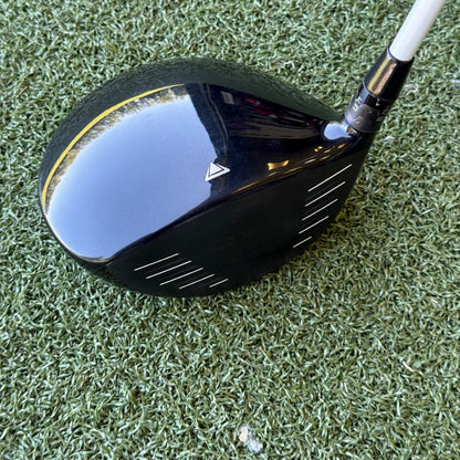 Titleist 915D3 Golf Driver / 9.5 Degree / Stiff Flex