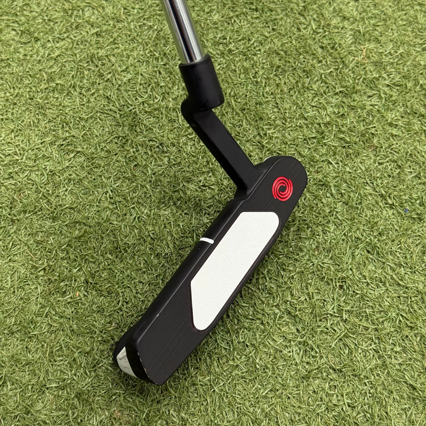 Odyssey White Hot Versa One / 34 Inch