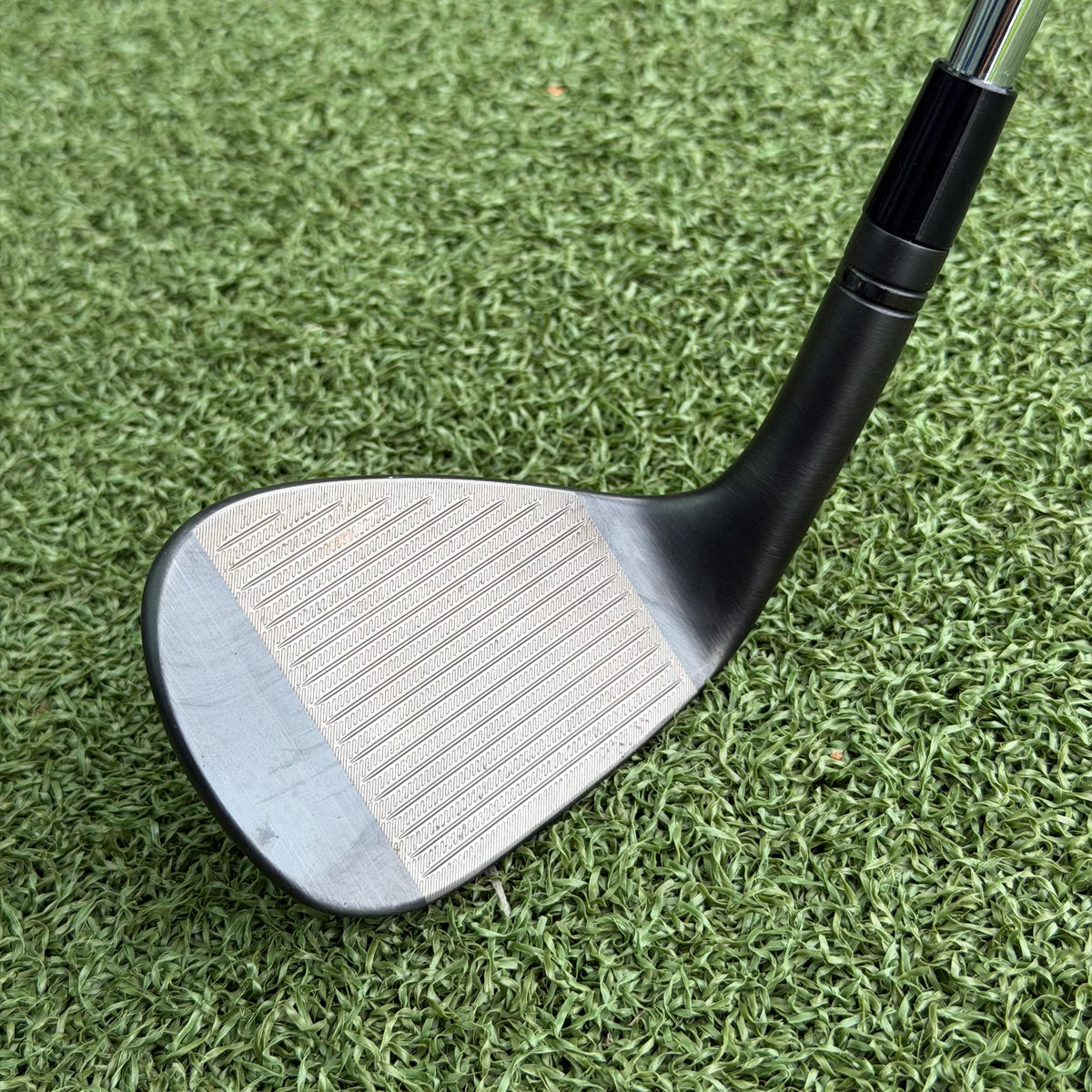 TaylorMade Milled Grind 5 Charcoal SB Gap Wedge / 50 Degree