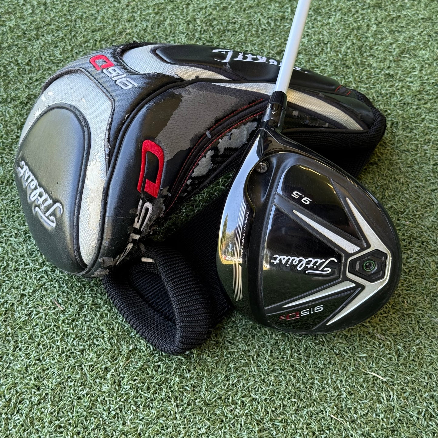 Titleist 915D3 Golf Driver / 9.5 Degree / Stiff Flex